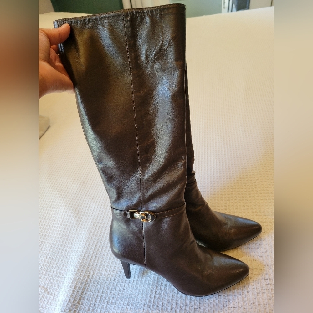 Elegant Brown Leather Knee-High Boots - Picture 10 of 12